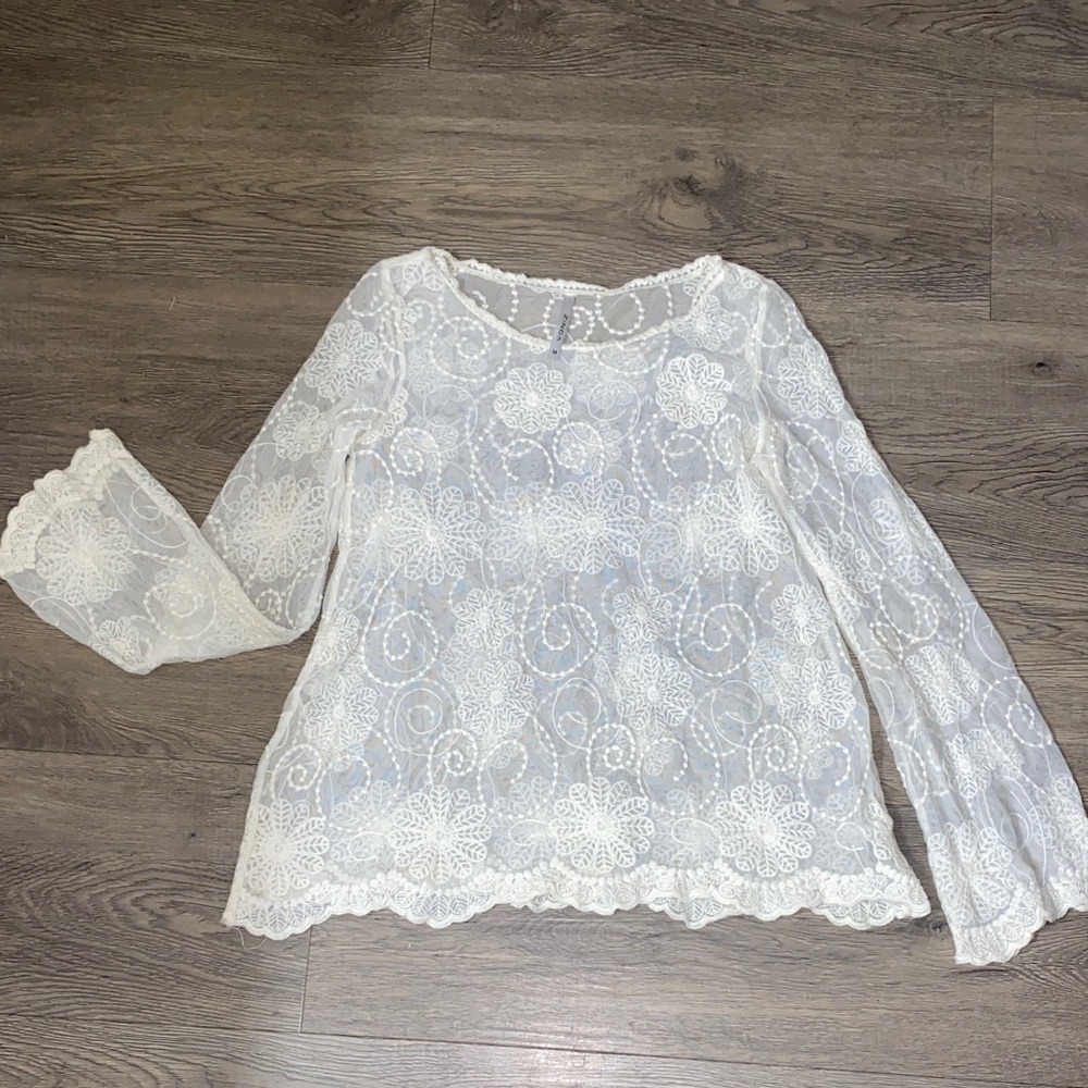 ZINGA Cream Lace Long-Sleeve Women's Top